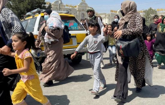 Giovani famiglie musulmane in fuga dall’Afghanistan accolte alla Domus Nostra