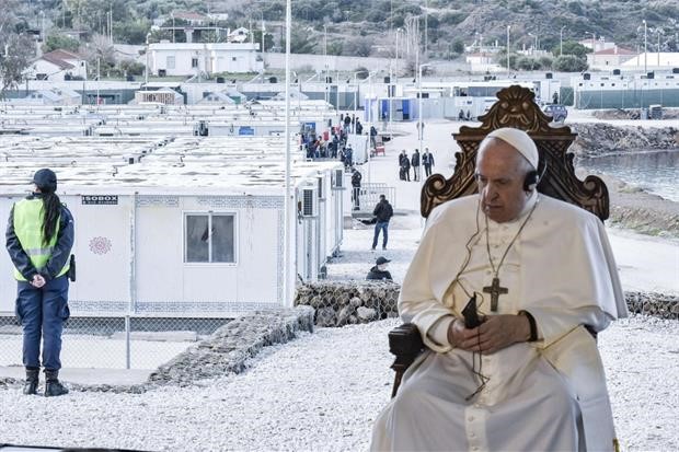 Papa Francesco ritorna a Lesbo: <br>“Sono qui per vedere i vostri volti, sono qui per guardarvi negli occhi”.