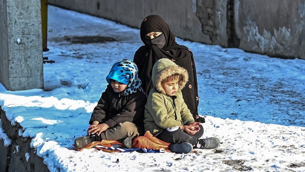 Gelo e fame in Afghanistan: una catastrofe umanitaria che colpisce soprattutto i bambini