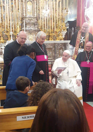 Papa Francesco in visita a Malta benedice le donne e i bambini accolti a Merhba Bik
