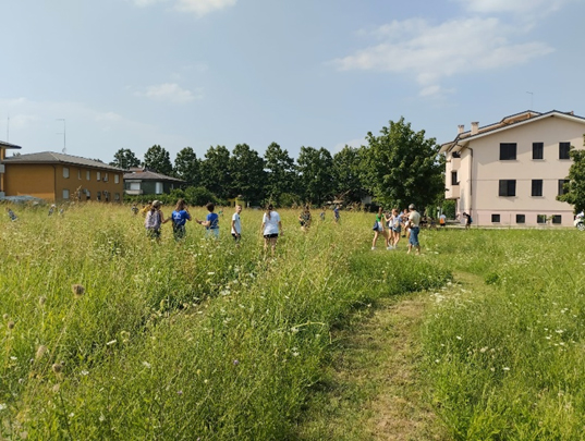 Le ragazze e i ragazzi del GREST della parrocchia di Santa Cristina in visita al “Labirinto della biodiversità” alla Domus Nostra